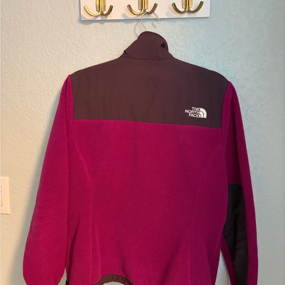 The North Face Magenta Fleece Jacket Size Medium - Picture 6 of 8